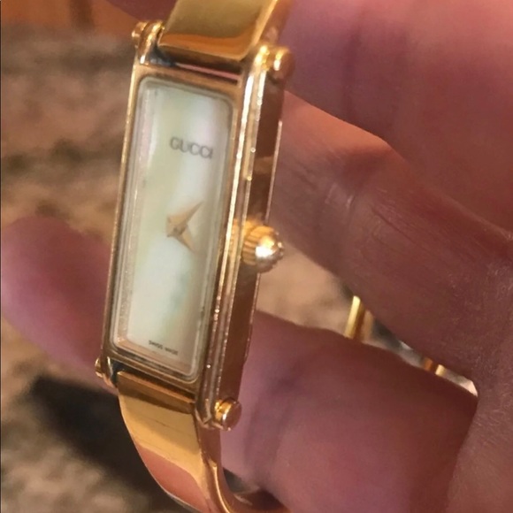 Genuine GUCCI Ladies 1500 Series Timepiece